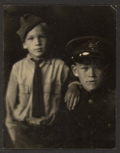 [Filhos de Florença em trajes militares] de Louis Fleckenstein