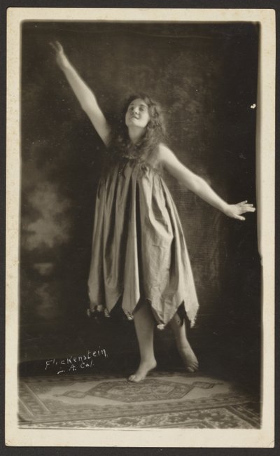 Grace Carberry como O Sol de Louis Fleckenstein
