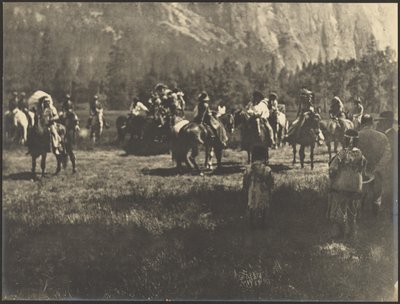 [Grupo a cavalo, incluindo nativos americanos em trajes tradicionais] de Louis Fleckenstein