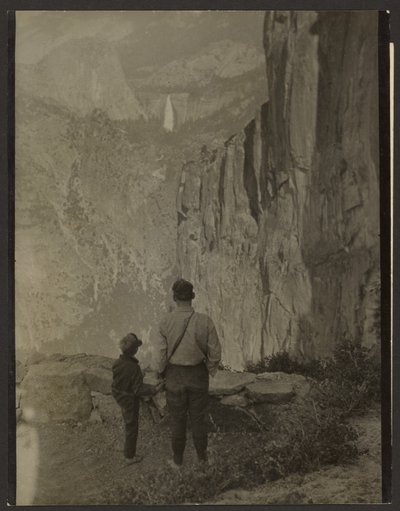 Liberty Cap e Nevada Falls, vistas a partir do Ledge Trail, no Parque Nacional de Yosemite de Louis Fleckenstein