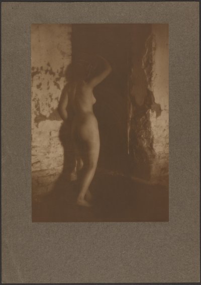 Nu em Archway de Louis Fleckenstein