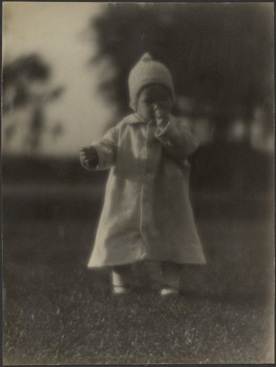 [Retrato de um bebé com casaco] de Louis Fleckenstein