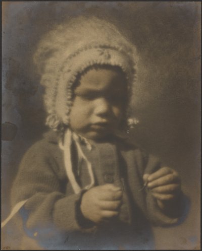 [Retrato de uma criança que usa um gorro] de Louis Fleckenstein