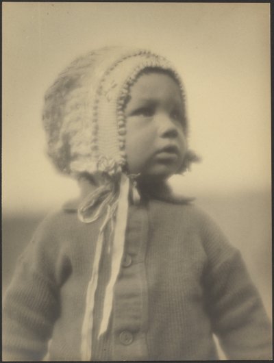 [Retrato de uma criança com um gorro] de Louis Fleckenstein