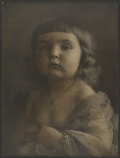 [Retrato de uma criança em gaze] de Louis Fleckenstein