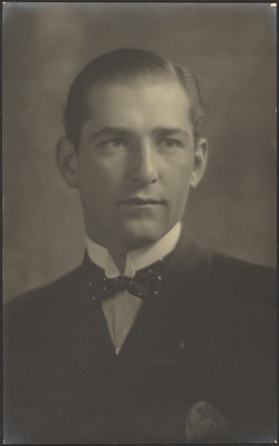 [Retrato de um homem com um laço de bolinhas] de Louis Fleckenstein
