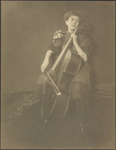 [Retrato de uma mulher a tocar violoncelo]. de Louis Fleckenstein