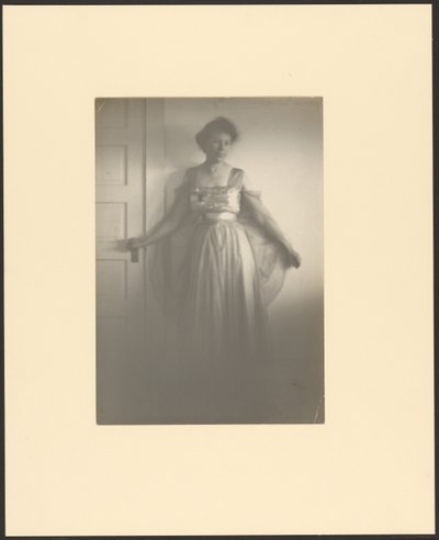 [Retrato de uma mulher à porta]. de Louis Fleckenstein