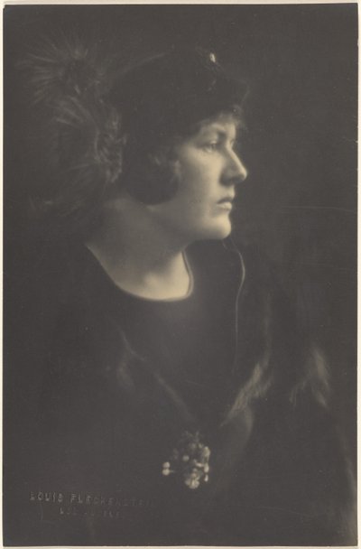 [Retrato de uma mulher com capa de peles]. de Louis Fleckenstein