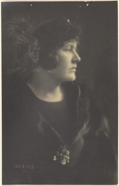 [Retrato de uma mulher com capa de peles]. de Louis Fleckenstein