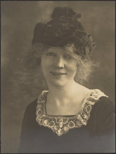 [Retrato de uma mulher com colarinho de renda] de Louis Fleckenstein