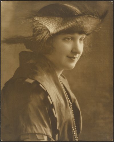 [Retrato de uma mulher com chapéu de palha]. de Louis Fleckenstein