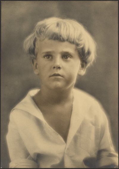 [Retrato de um rapaz com camisa branca] de Louis Fleckenstein