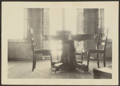 [Mesa e cadeiras]. de Louis Fleckenstein