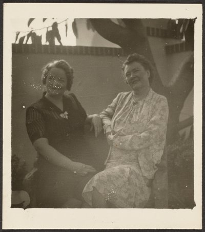 [Duas mulheres no jardim]. de Louis Fleckenstein