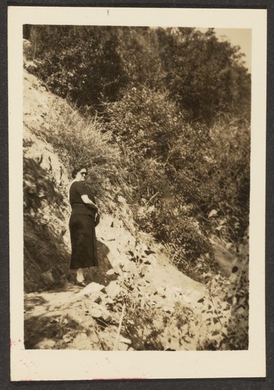 [Mulher na encosta]. de Louis Fleckenstein