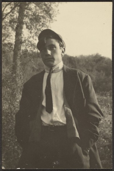 [Jovem no campo]. de Louis Fleckenstein