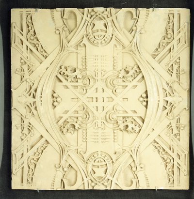 Um fragmento do teto, decorado com elaborados pergaminhos e dispositivos foliados, 1906-1908 de Louis Sullivan