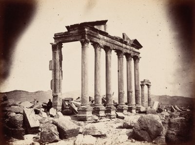 Mausoléu na extremidade ocidental da colunata, Palmira, 1864 (foto) de Louis Vignes