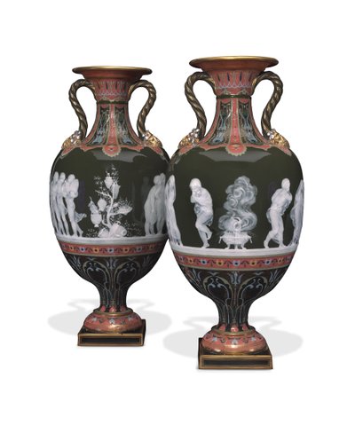 Um par de vasos, &39;Les alteres y les frileux&39; de Ltd Mintons