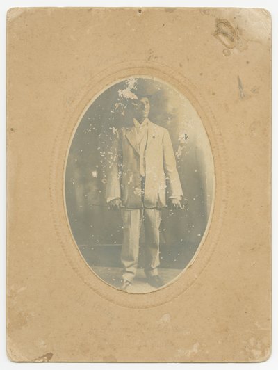 Fotografia de um homem, ca. 1910. de Lucius Harper