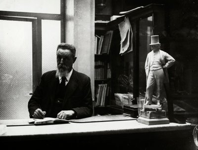 O Sr. Gubinelli, último gerente do Antico Caffè Greco na Via Condotti de Luigi Leoni