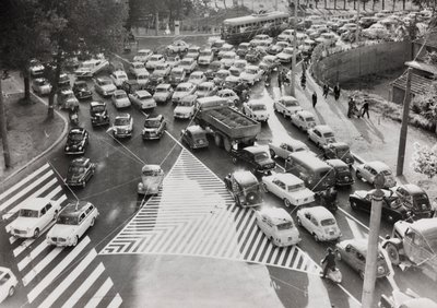 Cena de trânsito numa rua de Roma de Luigi Leoni