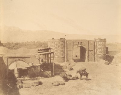 [Porta do Governo, Teerão, Irão], 1840-60s. de Luigi Pesce