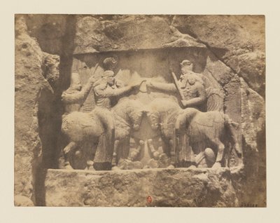 Vista 10 - Naqsh-e Rostam. Alívio da rocha. Inauguração de Ardeshir I pelo deus Ahura-Mazda de Luigi Pesce