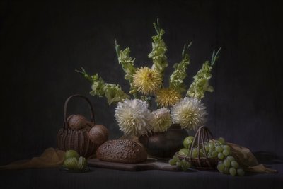 Colheita floral escura de Lydia Jacobs