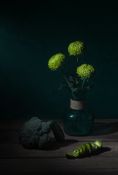 Natureza-morta verde-escura de Lydia Jacobs