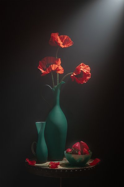 Elegante natureza-morta com papoilas de Lydia Jacobs