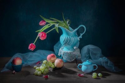 Tulipas elegantes e fruta de Lydia Jacobs