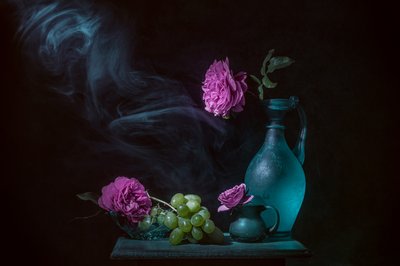 Natureza-morta etérea com rosas de Lydia Jacobs