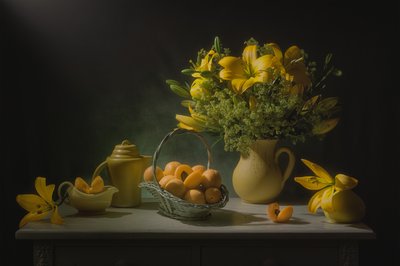 Lírios dourados e alperces de Lydia Jacobs