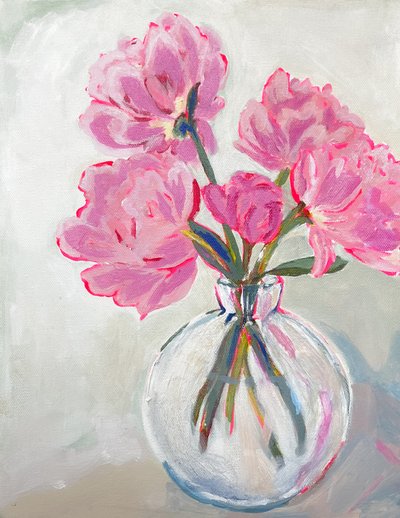 Vaso de vidro com flores cor-de-rosa de Madison Phipps