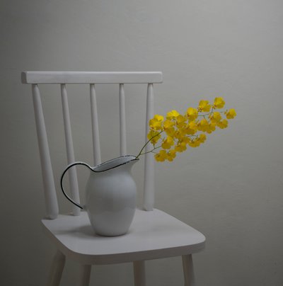 Cadeira Branca «Bright Blooms» de Margareth Perfoncio