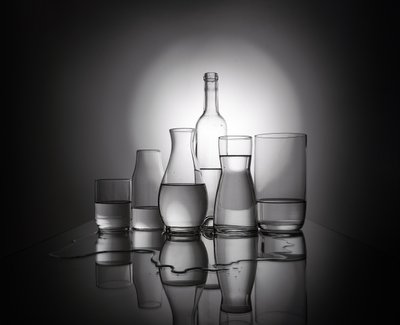 Reflexos em copos elegantes de Margareth Perfoncio