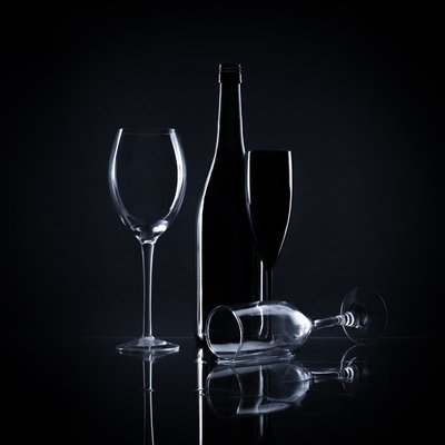 Natureza morta elegante com vinho de Margareth Perfoncio