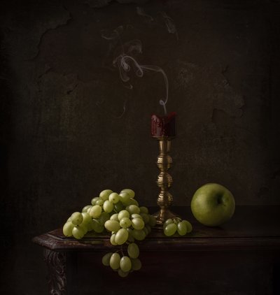 Uvas Melancólicas e Vela de Margareth Perfoncio