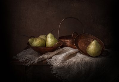 Pêras rústicas em cobre de Margareth Perfoncio