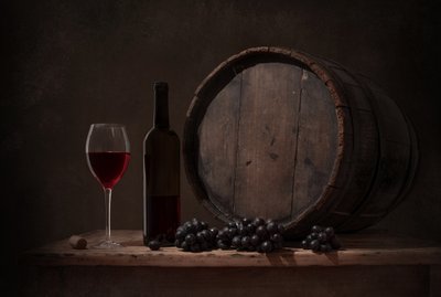 Natureza morta rústica com vinho de Margareth Perfoncio