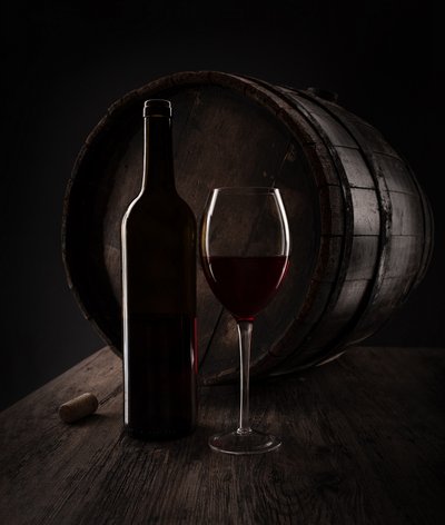 Vinho rústico e barril de Margareth Perfoncio