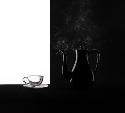Contraste do café a vapor de Margareth Perfoncio