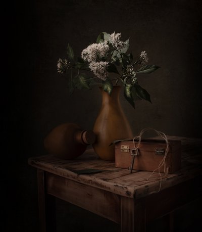 Chave rústica com flores brancas de Margareth Perfoncio