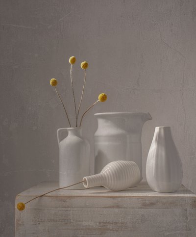 Vasos brancos, flores amarelas de Margareth Perfoncio