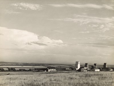 Elevadores de cereais no Midwest, "Breadbasket of U.S." / Grandes Planícies, Carter, Montana de Marion Post Wolcott