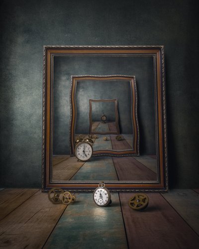 Espelhos do Tempo Surreal de Marko Klavs