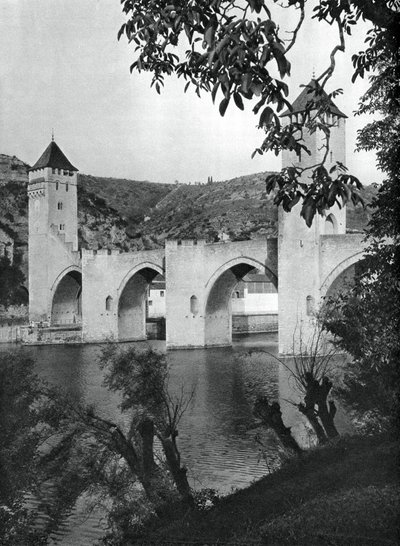 Pont Valentre, Cahors, França, 1937. de Martin Hurlimann