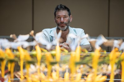 Equinócio, 2021 (foto) de Mat Collishaw